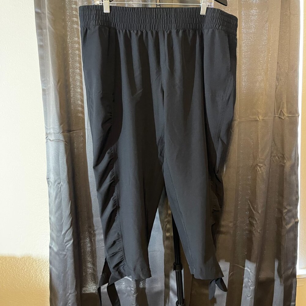 Brisas Black Joggers in XL - Tie at Ankle